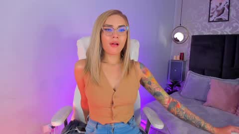 Snapshot of lara_bombshell chatting on 8, 2, 2025 Lara online show from 8, 2, 2025