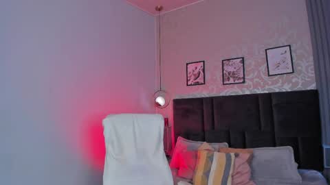 Snapshot of lara_bombshell chatting on 10, 2, 2025 Lara online show from 10, 2, 2025