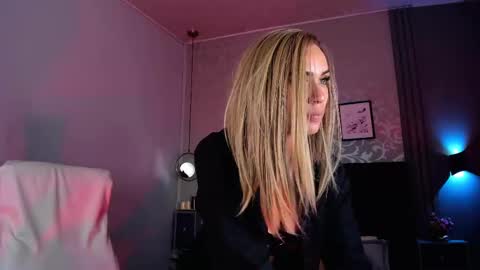 Snapshot of lara_bombshell chatting on 12, 2, 2025 Lara online show from 12, 2, 2025