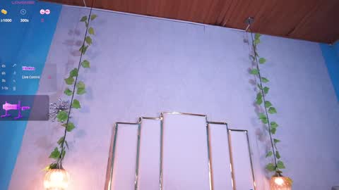 Hello Guys I am Lara Giraldo  WELCOME To my room online show from 18, 12, 2024