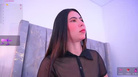 Hello Guys I am Lara Giraldo  WELCOME To my room online show from 11, 2, 2025