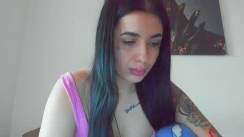 Snapshot of lara_squirtx chatting on 25, 1, 2025 Lara online show from 25, 1, 2025