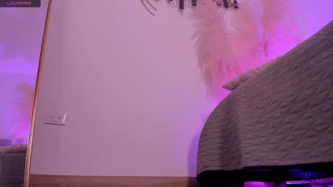 Lara  online show from 7, 3, 2025