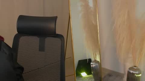 Lara Beker online show from 22, 12, 2025