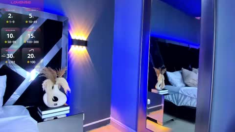 Snapshot of larabrook chatting on 27, 2, 2025 Lara online show from 27, 2, 2025
