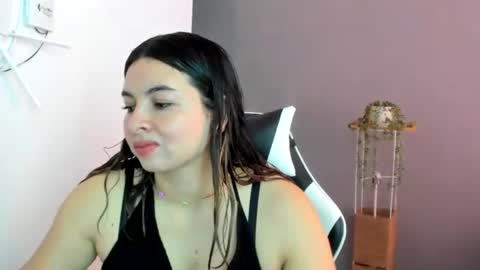 Snapshot of laracat18 chatting on 17, 6, 2026 Lara online show from 17, 6, 2026