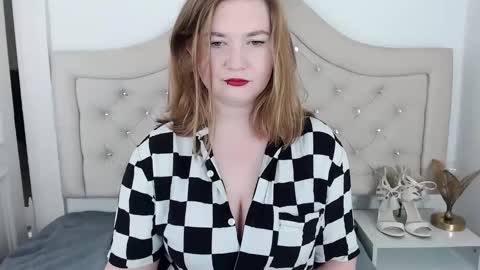 LaraFlirt online show from 5, 2, 2025