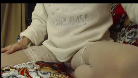 laralhotr online show from 2, 1, 2025