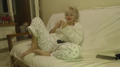 laralhotr online show from 8, 3, 2025