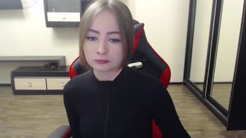 Laralianna online show from 4, 1, 2025