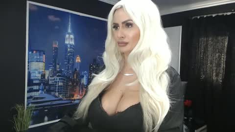 Snapshot of laras_moans chatting on 11, 1, 2025 laras_moans online show from 11, 1, 2025