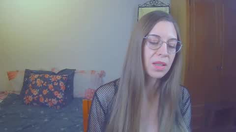 Snapshot of larawintersxxx chatting on 8, 3, 2025 larawintersxxx online show from 8, 3, 2025
