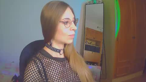 Snapshot of larawintersxxx chatting on 22, 9, 2025 larawintersxxx online show from 22, 9, 2025