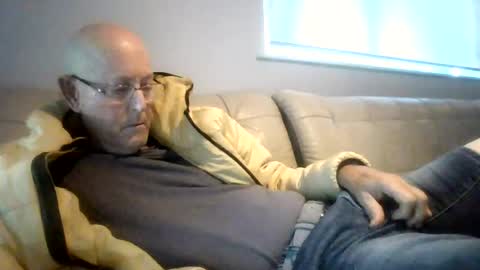 Snapshot of largerthan chatting on 6, 7, 2026 largerthan- say hi on entry online show from 6, 7, 2026