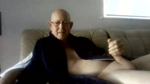 Snapshot of largerthan chatting on 11, 7, 2026 largerthan- say hi on entry online show from 11, 7, 2026