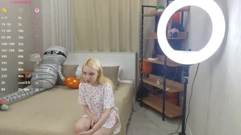 Emilia for my friends Amy online show from 7, 11, 2025