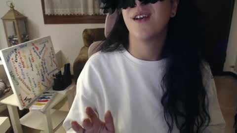 Auri online show from 1, 3, 2025