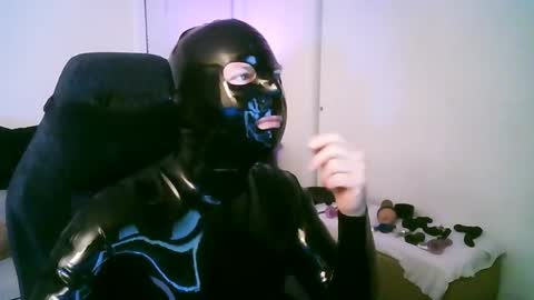 Snapshot of latexminheadroom chatting on 19, 4, 2026 latexminheadroom online show from 19, 4, 2026
