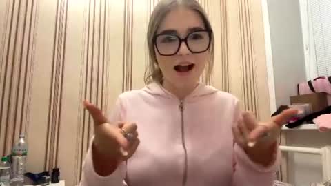 Mia online show from 20, 6, 2026