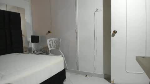 Johana y Santiago online show from 5, 3, 2025