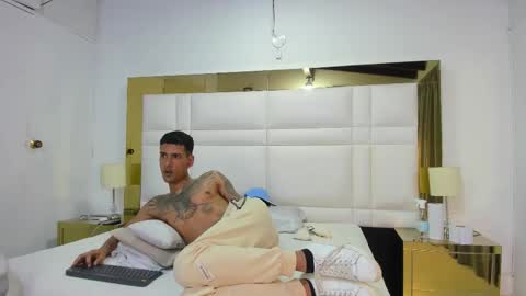 Johana y Santiago online show from 28, 9, 2025