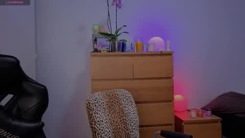  Free OF online show from 13, 10, 2025