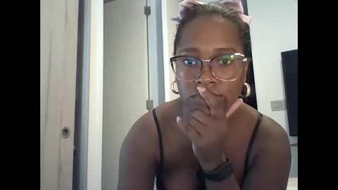 latina033 online show from 5, 3, 2026