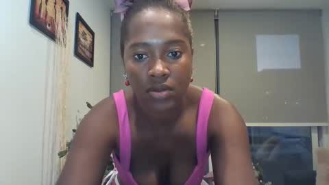 latina033 online show from 10, 3, 2026