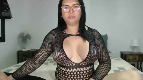 Snapshot of latinaflower_ts chatting on 27, 5, 2026 FLOR SALVAJE online show from 27, 5, 2026