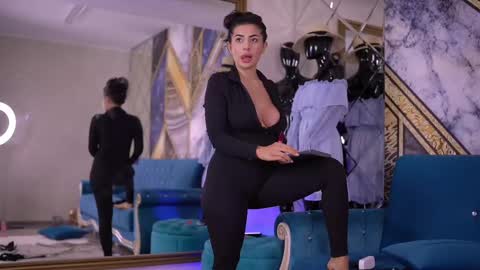 Latina online show from 4, 3, 2025