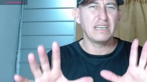 Snapshot of latindaddy_2025 chatting on 21, 10, 2025 latindaddy_2025 online show from 21, 10, 2025