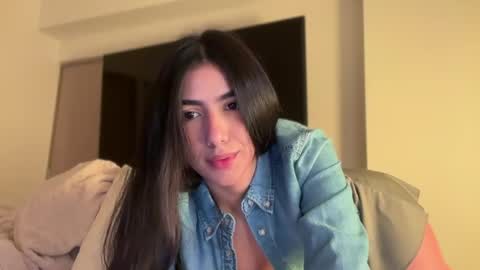 Snapshot of latinella chatting on 15, 5, 2026 Hi - online show from 15, 5, 2026