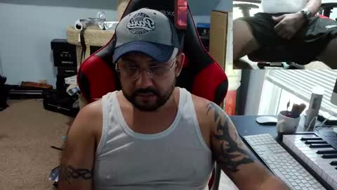 LatinLover83 online show from 10, 4, 2026