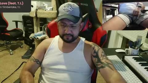 LatinLover83 online show from 15, 4, 2026