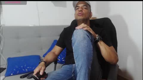 Snapshot of latinmartin254 chatting on 17, 5, 2026 latinmartin254 online show from 17, 5, 2026