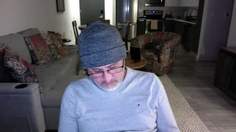 QS - INDEPENDENT MODEL online show from 8, 12, 2024