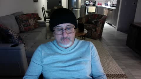 QS - INDEPENDENT MODEL online show from 19, 1, 2025