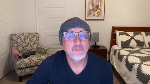 QS - INDEPENDENT MODEL online show from 18, 10, 2025