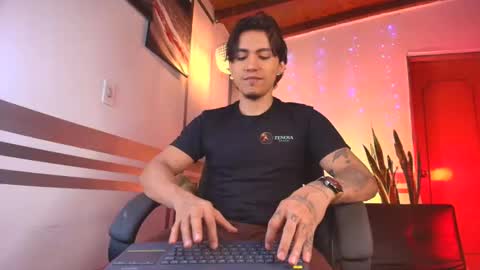 Snapshot of latino_boysmiles chatting on 19, 1, 2026 latino_boysmiles online show from 19, 1, 2026