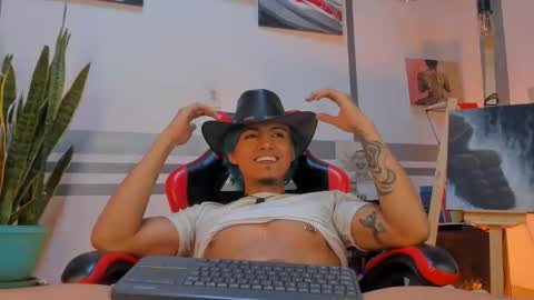 Snapshot of latino_boysmiles chatting on 4, 3, 2026 latino_boysmiles online show from 4, 3, 2026