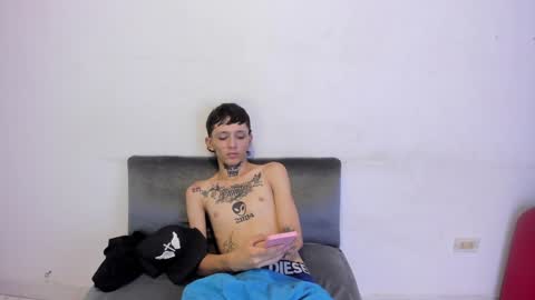 Snapshot of latins_boys_20 chatting on 27, 1, 2025 NICK online show from 27, 1, 2025