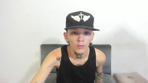 Snapshot of latins_boys_20 chatting on 2, 2, 2025 NICK online show from 2, 2, 2025