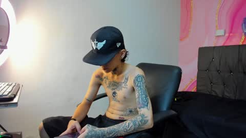 Snapshot of latins_boys_20 chatting on 2, 10, 2025 NICK online show from 2, 10, 2025