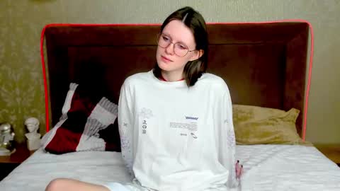 latoriacosner online show from 13, 1, 2026