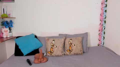 laura1__ online show from 28, 1, 2025