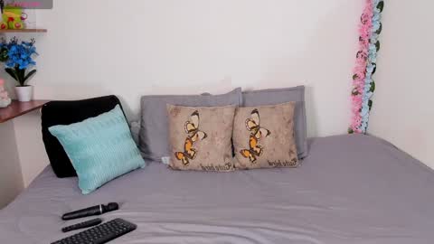 laura1__ online show from 8, 2, 2025