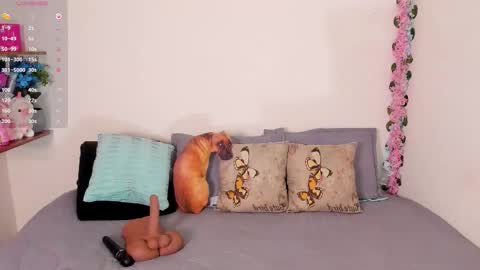 laura1__ online show from 5, 3, 2026