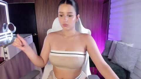 Snapshot of laura__cruz chatting on 1, 3, 2026 laura cruz online show from 1, 3, 2026