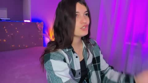 Snapshot of laura__leee chatting on 24, 4, 2026 Laura online show from 24, 4, 2026