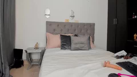   online show from 1, 11, 2025